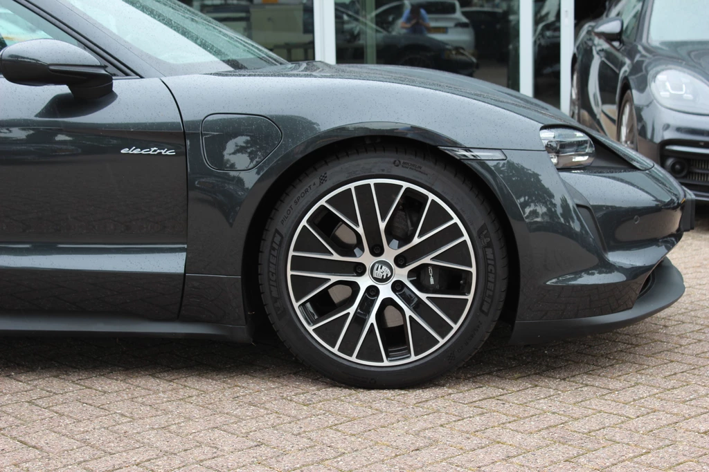 Porsche Taycan – foto 17