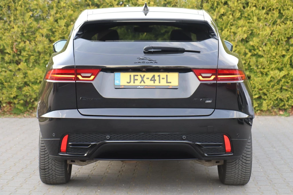 Jaguar E-PACE – foto 8