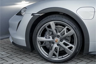 Porsche Taycan – thumbnail 18