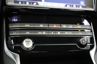 Jaguar XE – thumbnail 27