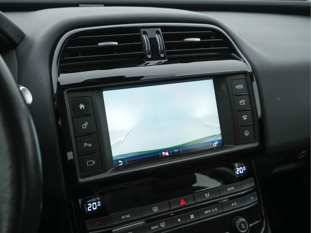 Jaguar XE – foto 15