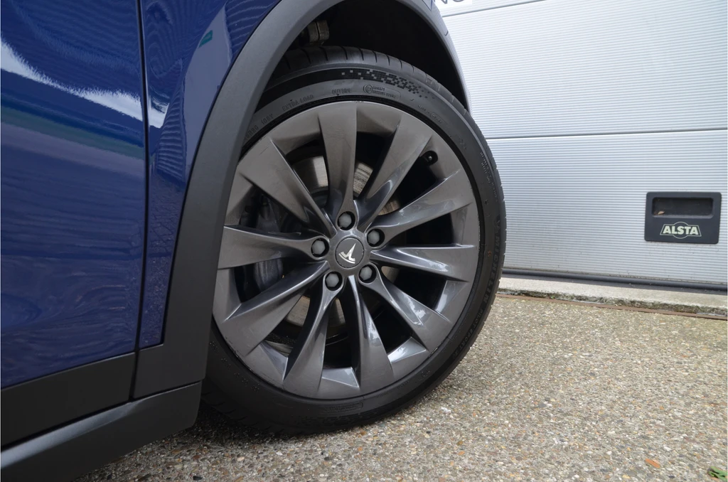 Tesla Model X – foto 11