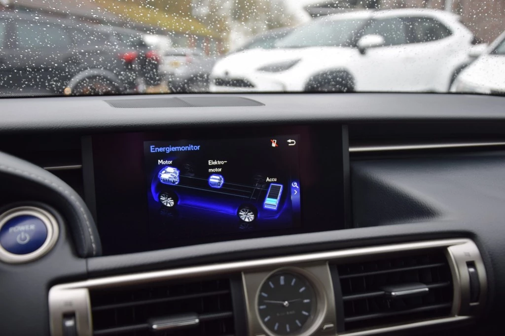Lexus IS – foto 19