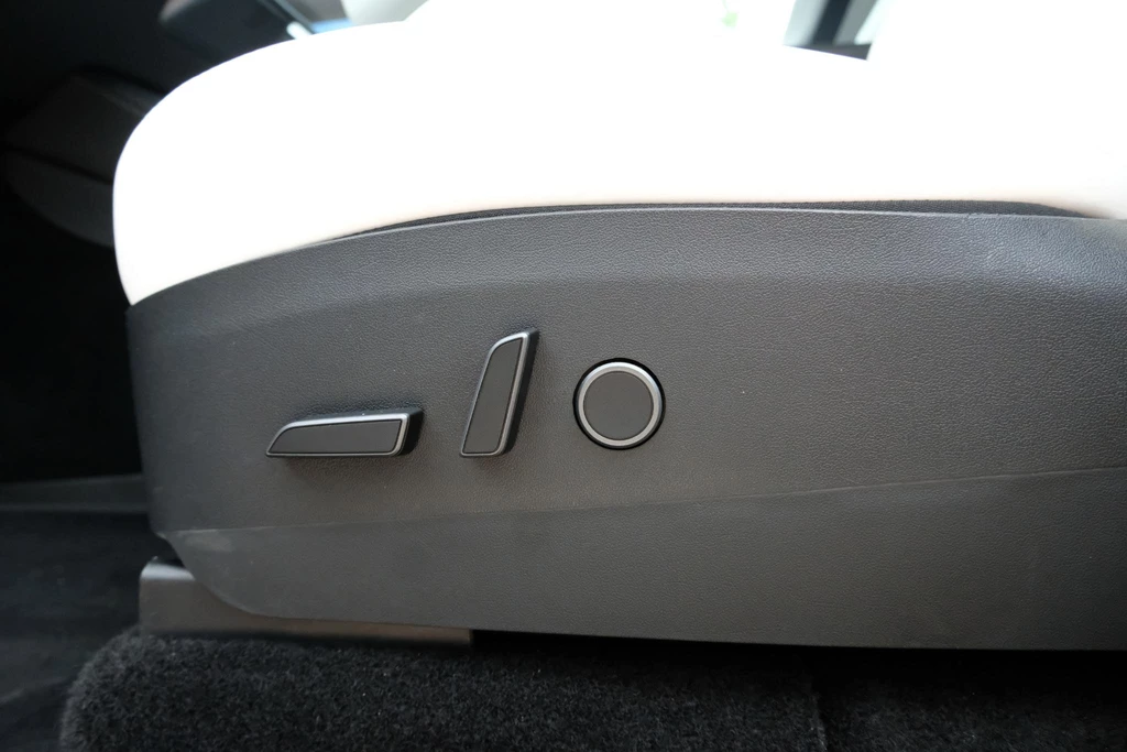 Tesla Model Y – foto 11