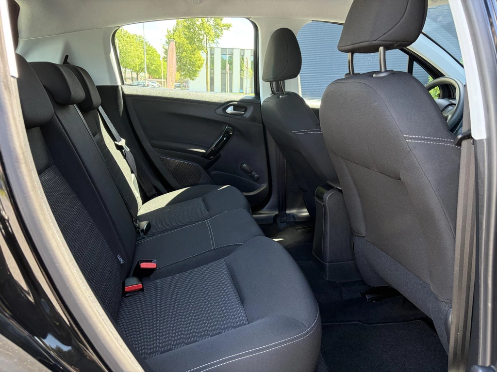 Peugeot 208 – foto 12