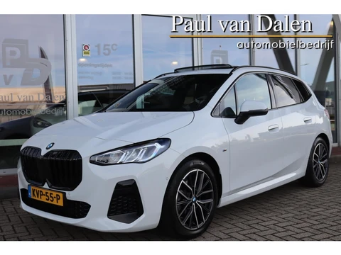 BMW 2 Serie Active Tourer (u06) 220i M-SPORT SHADOW LINE Panoramadak | Camera | Stoelverwarming | Sfeerverlichting | Wide screen | DAB |