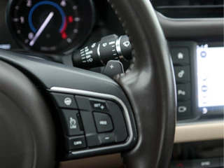 Jaguar XF – thumbnail 17