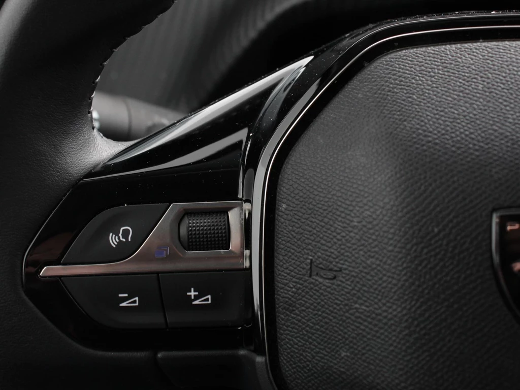 Peugeot e-208 – foto 12