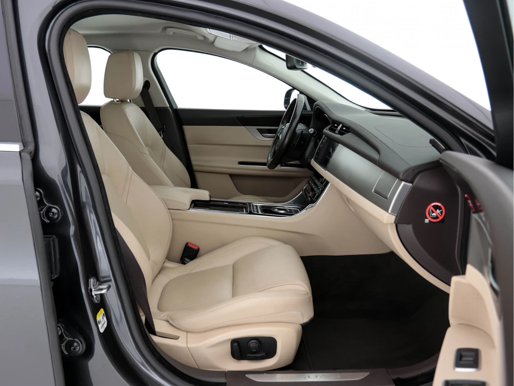 Jaguar XF – foto 11