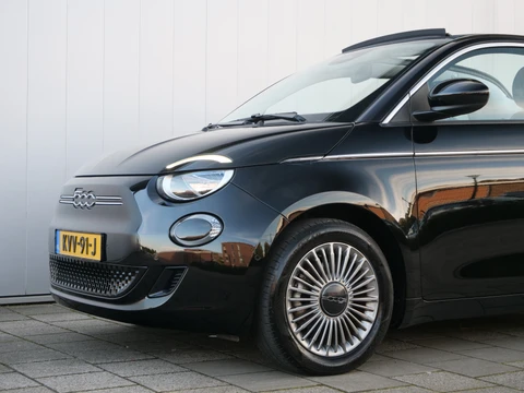 Fiat 500C Urban 42 kWh 119 Pk DAB / Apple Carplay / Camera / Stoelverwarming / SOH 95,7 %
