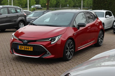 Toyota Corolla 1.8 Hybrid Executive / Camera / Head-up / CarPlay / 18'' / Keyless / Stoelverwarming / DAB / ACC