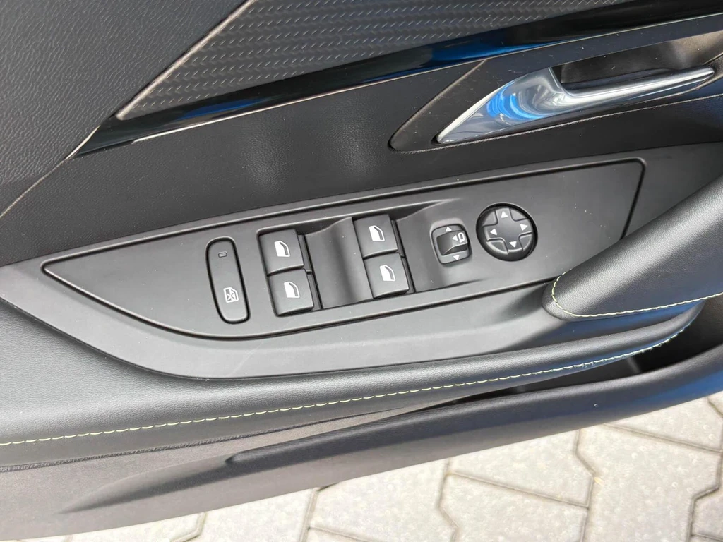 Peugeot e-208 – foto 44
