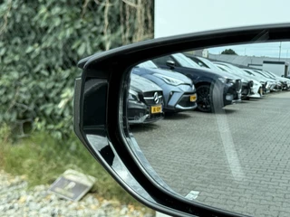 Lexus UX – thumbnail 34