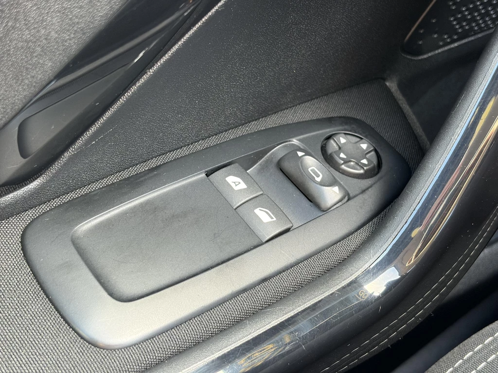 Peugeot 208 – foto 24