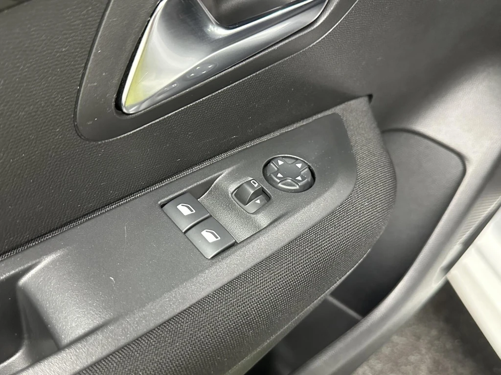 Peugeot 208 – foto 16