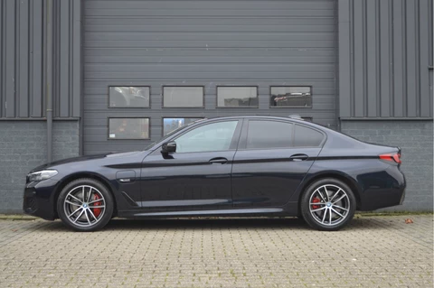 BMW 5 Serie 520e Executive | M-PAKKET | CAMERA | CARPLAY |