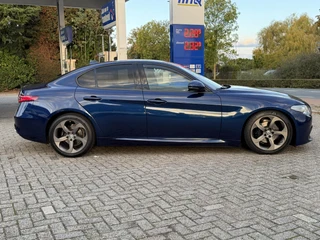 Alfa Romeo Giulia – thumbnail 11