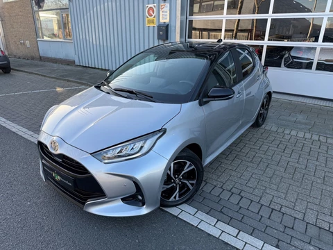 Toyota Yaris 1.5 Hybrid 130 Executive Apple CarPlay Bi-Tone