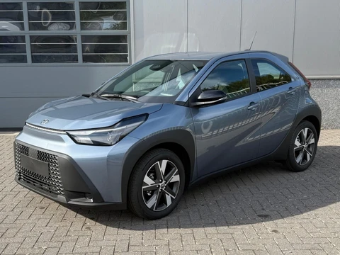 Toyota Aygo X HYBRID 1.5 17 Lichtmetaal Stoelverwarming Go pack