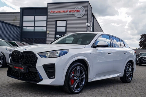 BMW X2 SDrive20i |M-pakket | BMW LED | Elektrische verstelbare stoelen | Camera | Elektrische trekhaak | M Pakket