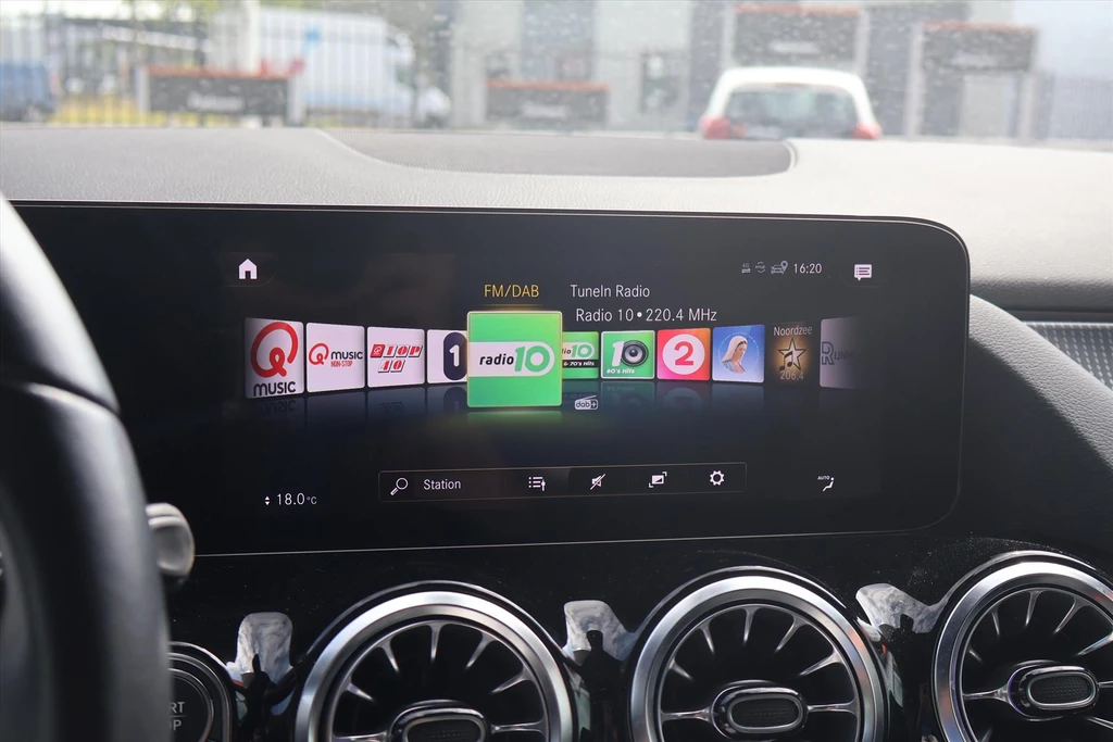 Mercedes-Benz EQA – foto 14