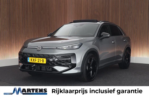 Volkswagen T-Roc 1.5 eTsi 150pk R-Line First Edition Black Style Trekhaak Camera Keyless Stoelverwarming Navigatie Panoramadak