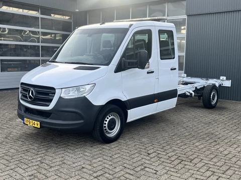 Mercedes-Benz Sprinter 319 1.9 CDI L4 RWD DC 190pk 433 Wielbasis Trekhaak 3500kg trekgewicht Airco Cruise controle 6-Persoons Telefoonverbinding Werkverlichting Euro 6 Achterwielaandrijving Maxi