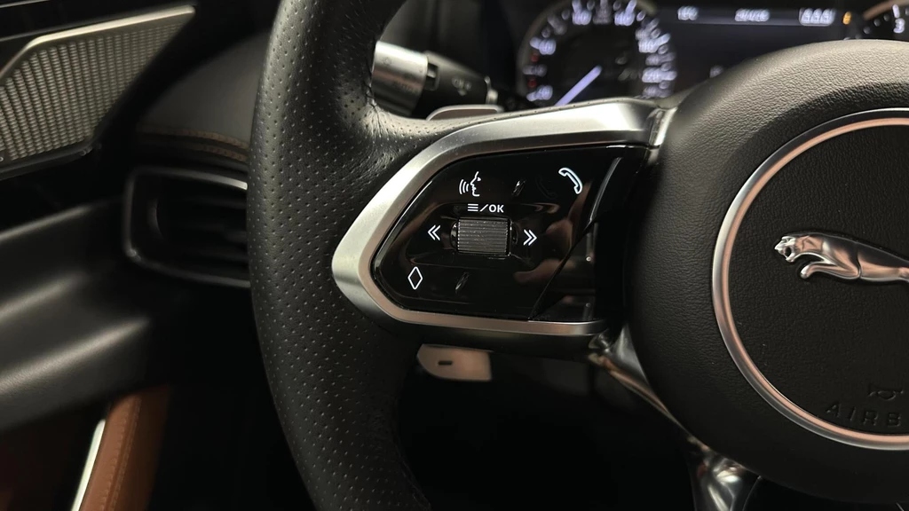 Jaguar XE – foto 32