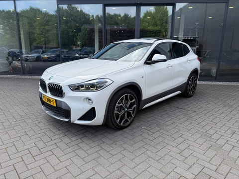 BMW X2 sDrive20i 192pk M-Sport,LED,Schuifdak,HUD,NaviPro,Stoelverw,Dealer OH,Clima,Cruise,