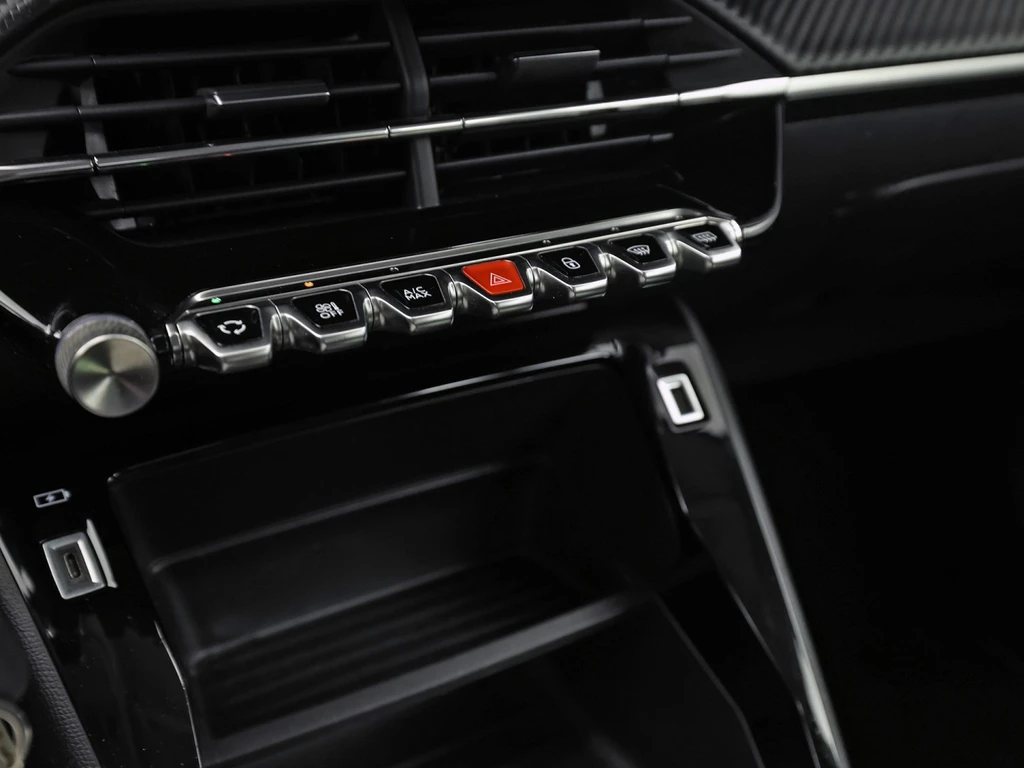 Peugeot 208 – foto 10