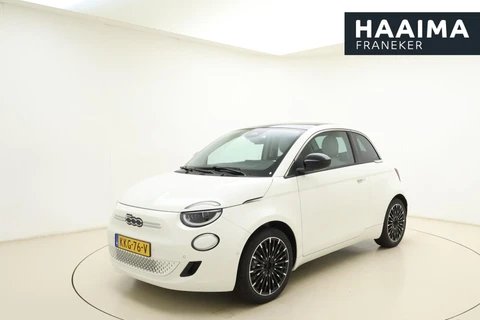 Fiat 500e La Prima 42 kWh | Glazen dak | Cruise control | Camera | Elektrisch verstelbare spiegels