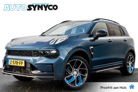 Lynk & Co 01 1.5 Plug-in Hybrid 262 Pk I Zwarte hemel I Panoramadak I 75 km Elektrisch I 360 Camera I Infinity Audio I Full Map Navi I Carplay I 20 inch. LMV l 1e eigenaar