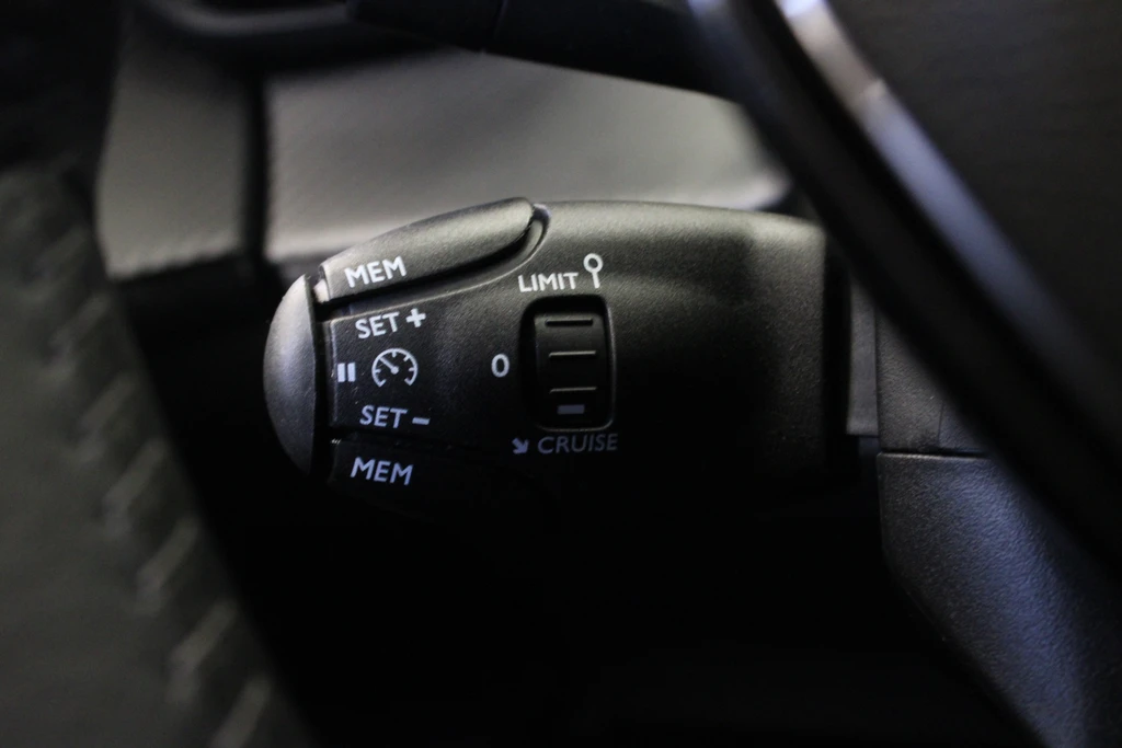Peugeot 208 – foto 12