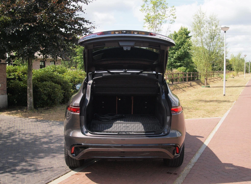 Jaguar F-PACE – foto 36