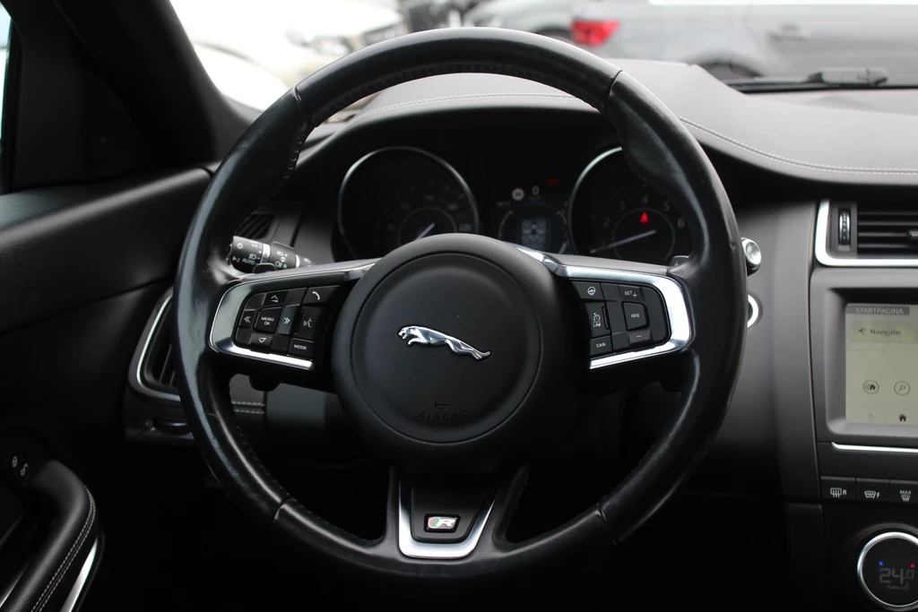 Jaguar E-PACE – foto 19