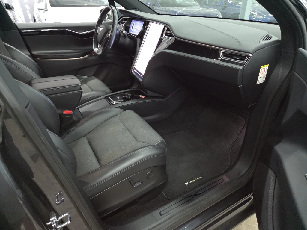 Tesla Model X – foto 24