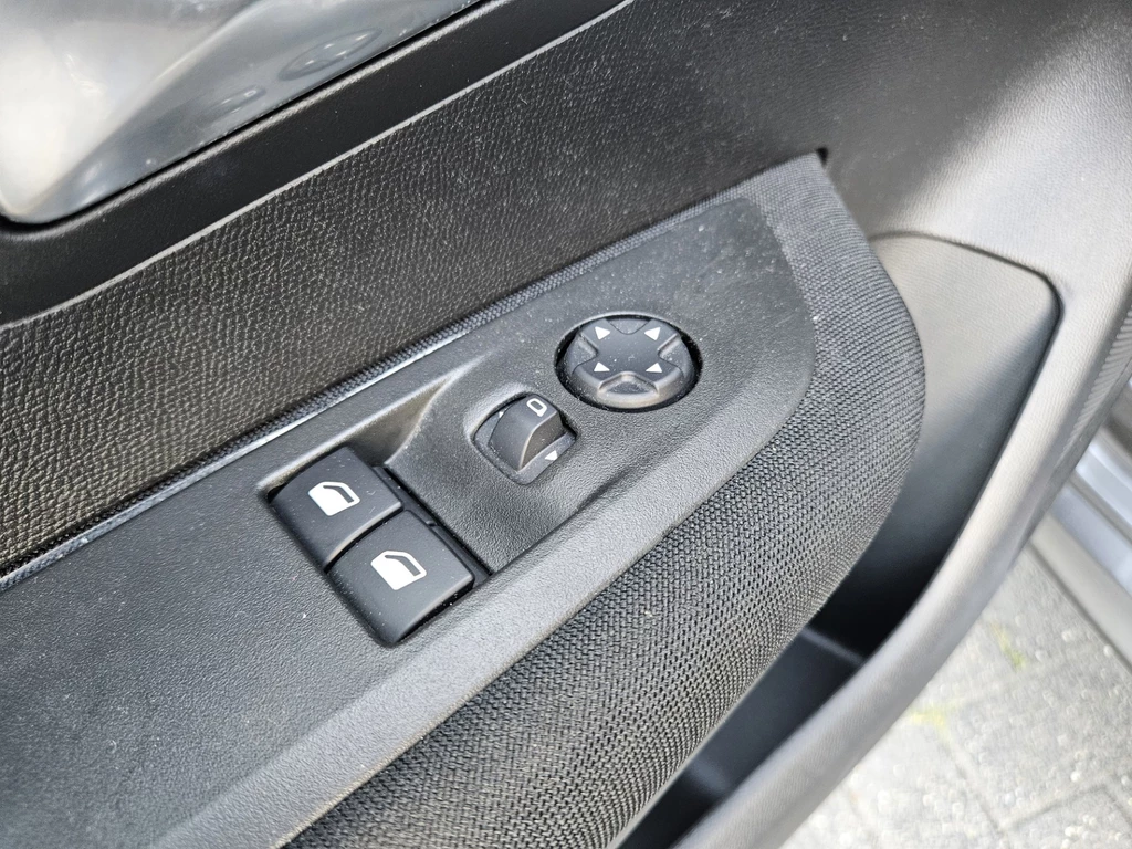 Peugeot 208 – foto 16