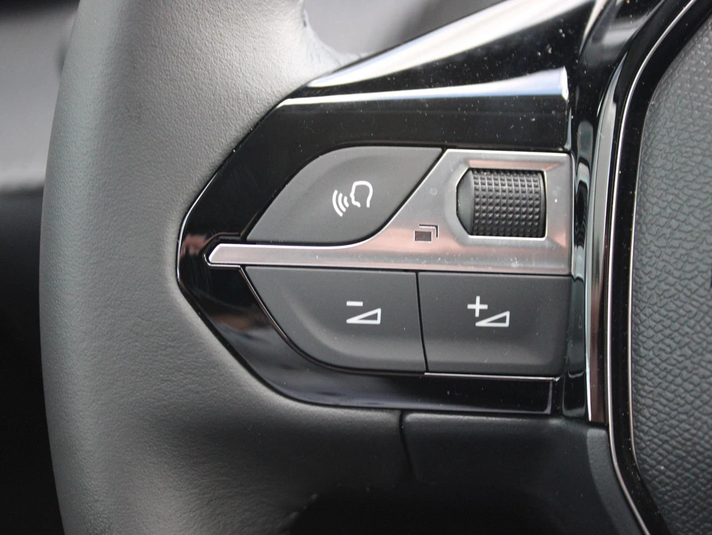 Peugeot 208 – foto 24