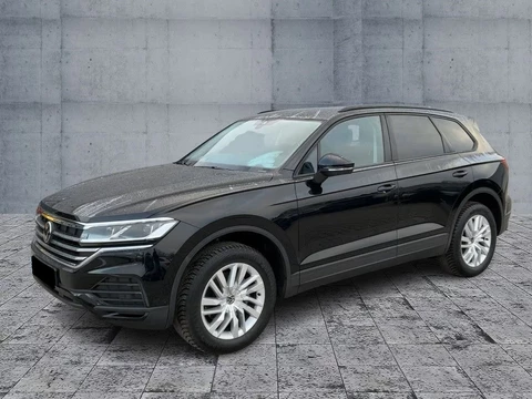 Volkswagen Touareg 3.0 TDI Grijs Kenteken ACC Luchtvering Comfortstoelen Trekhaak