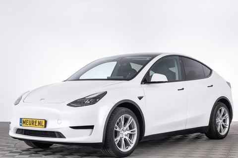 Tesla Model Y RWD *SOH 95.1%* PANORAMADAK | LEDER .