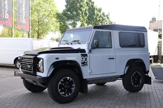 Land Rover Defender – thumbnail 2