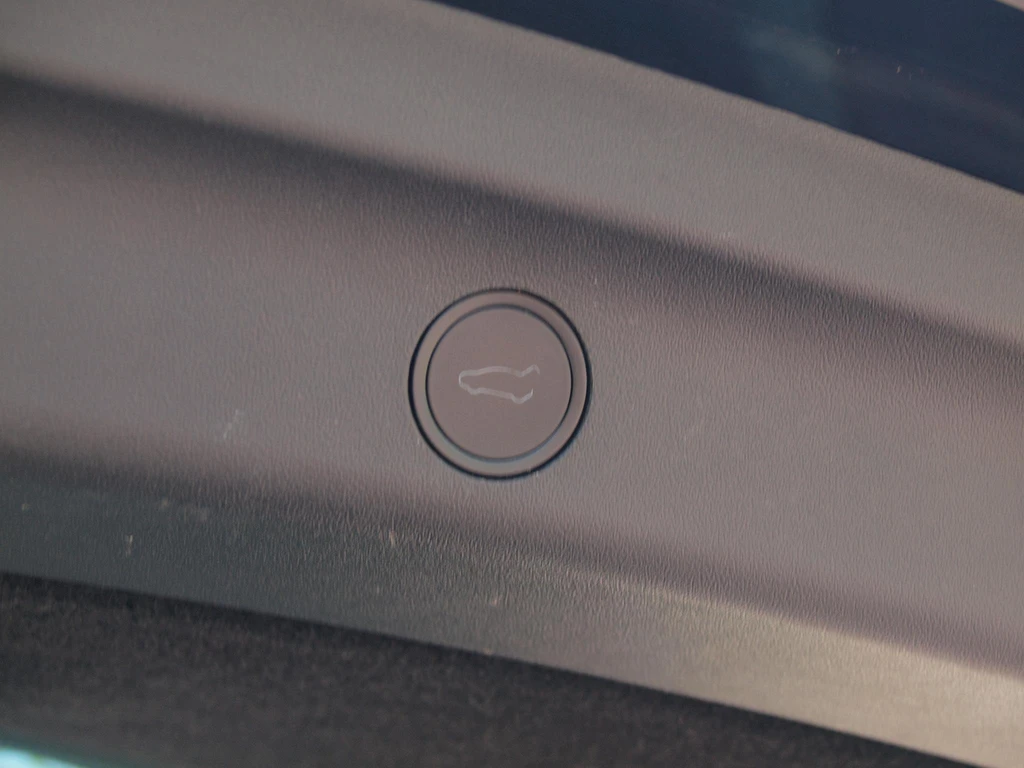 Tesla Model Y – foto 27