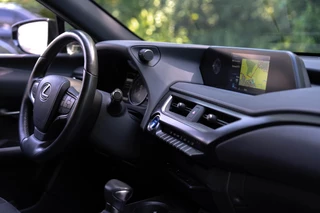 Lexus UX – thumbnail 19