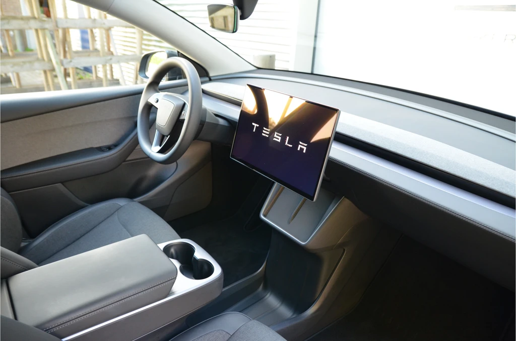 Tesla Model Y – foto 11