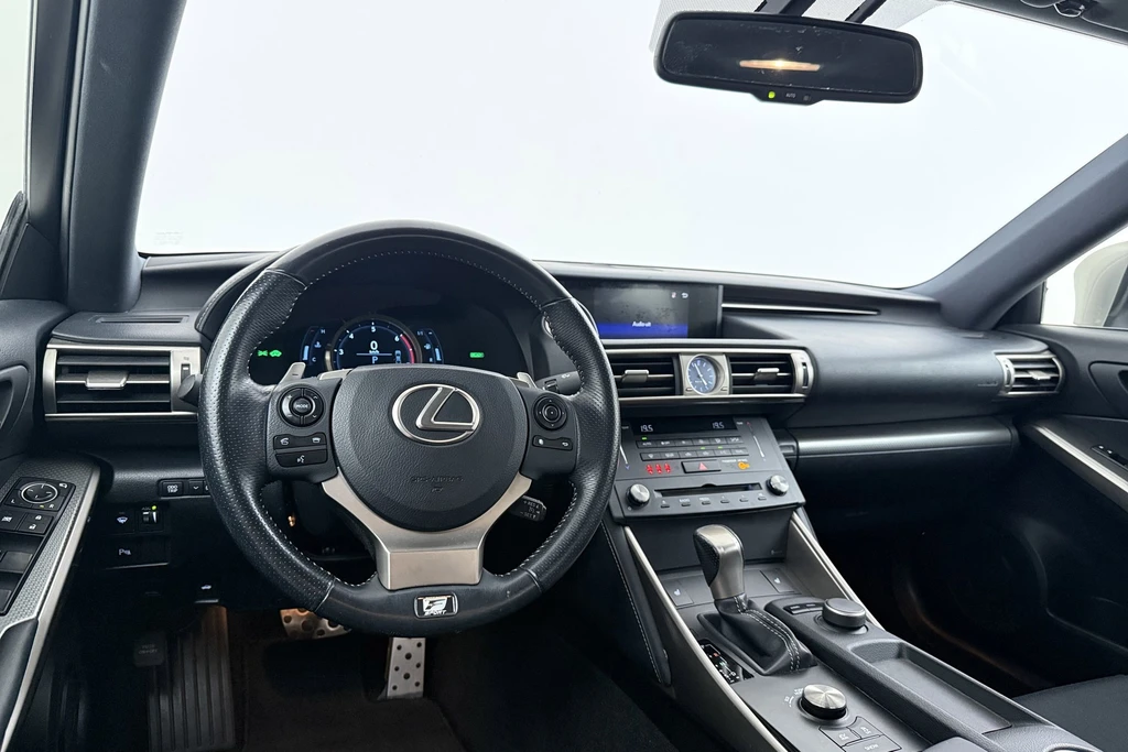 Lexus IS – foto 18