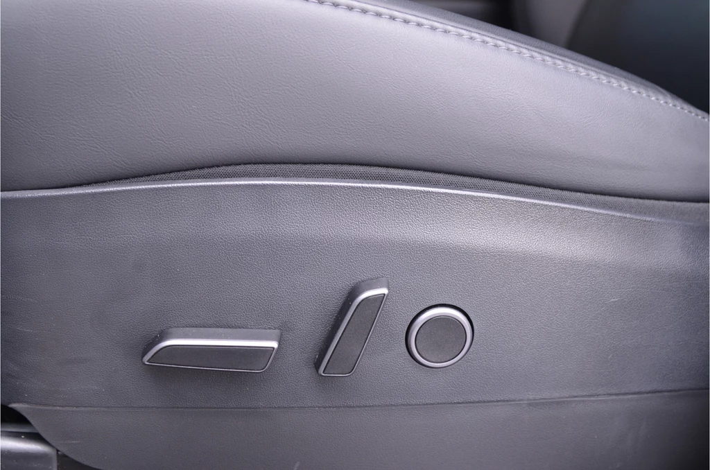 Tesla Model Y – foto 8
