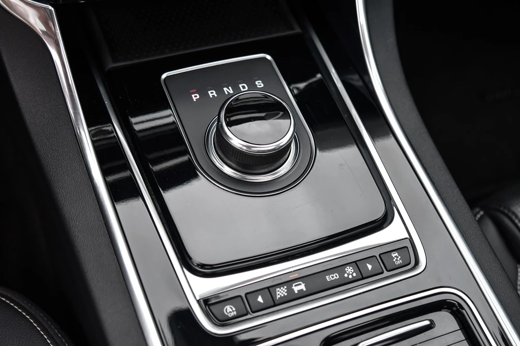 Jaguar XE – foto 24
