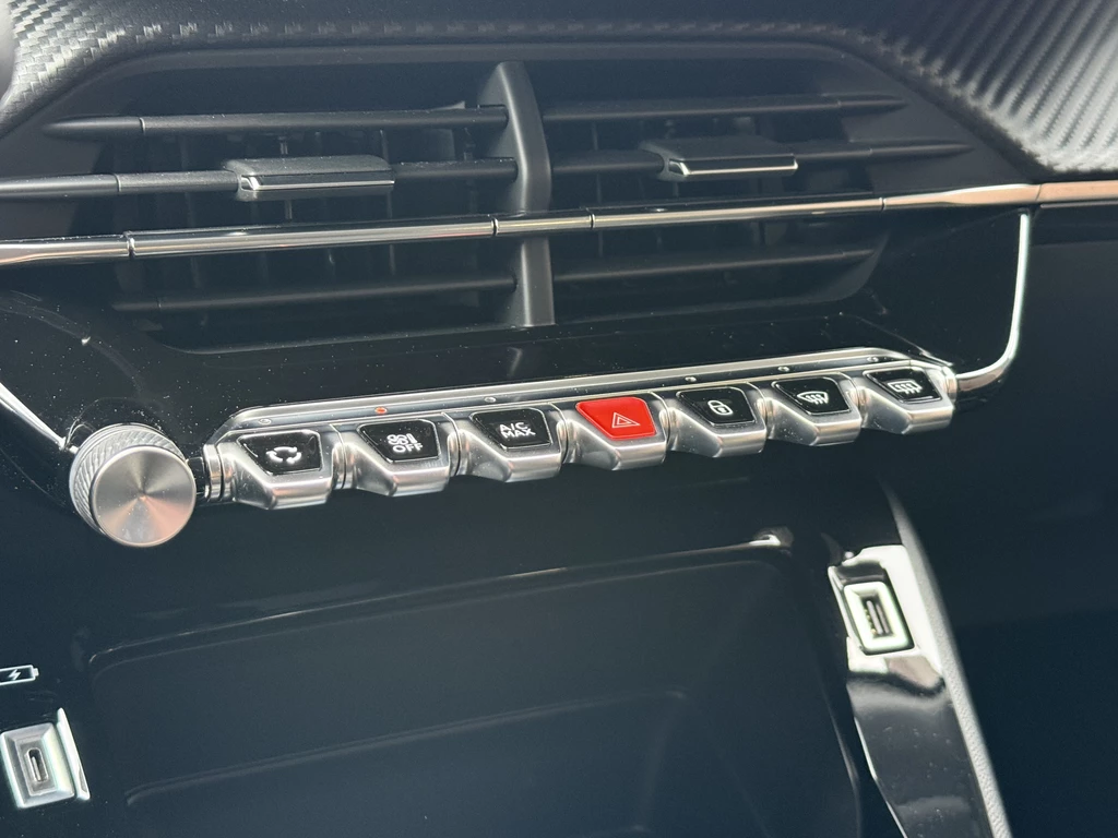 Peugeot e-2008 – foto 17