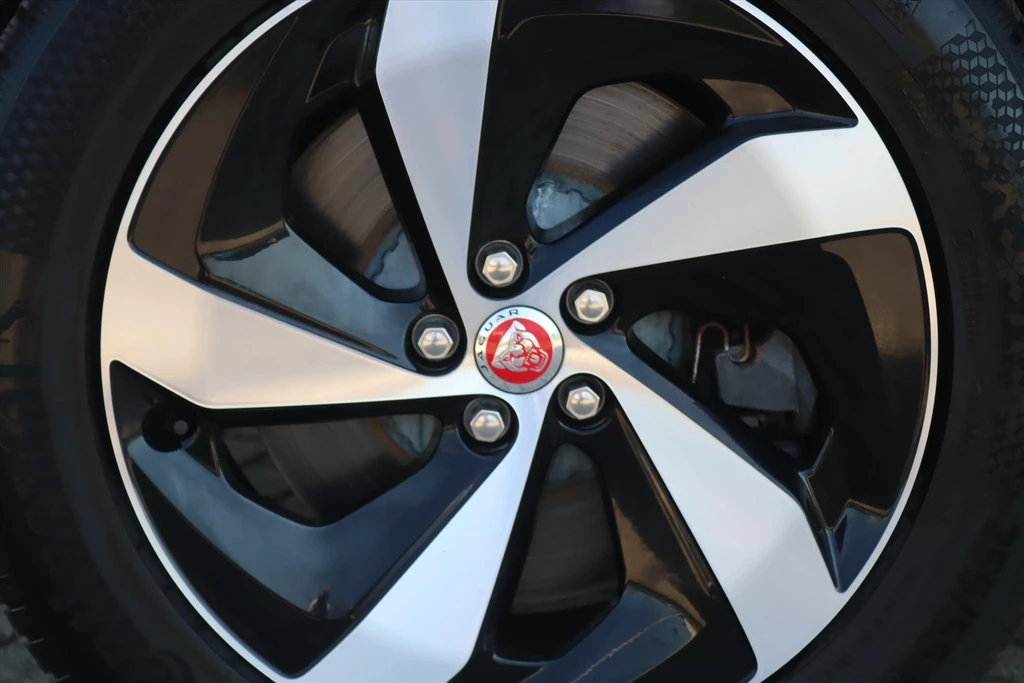 Jaguar F-PACE – foto 22