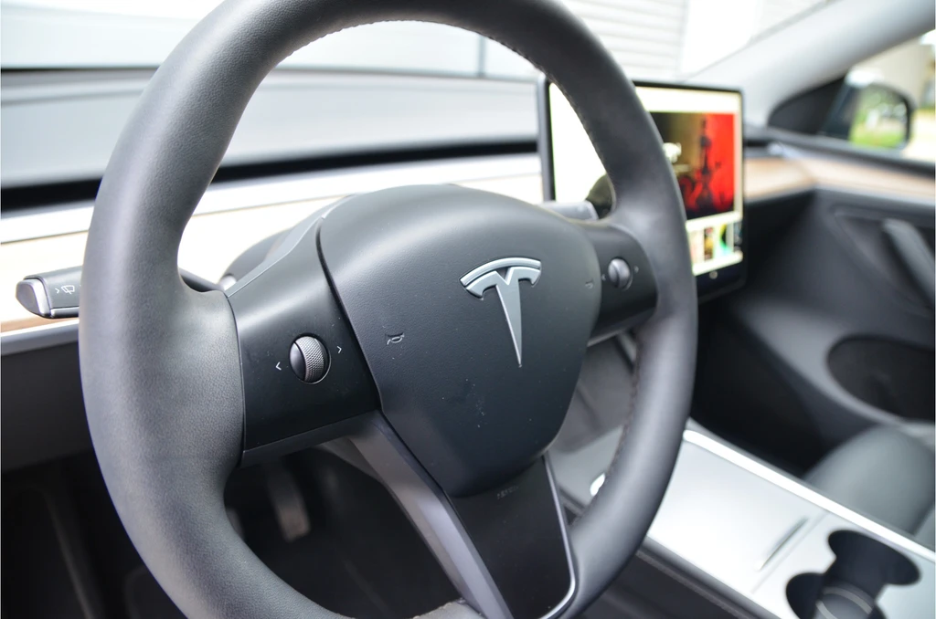 Tesla Model Y – foto 16